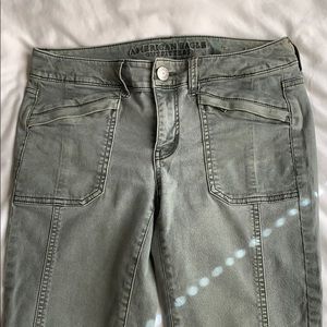 American Eagle Outfitters green skinny jeans 💚